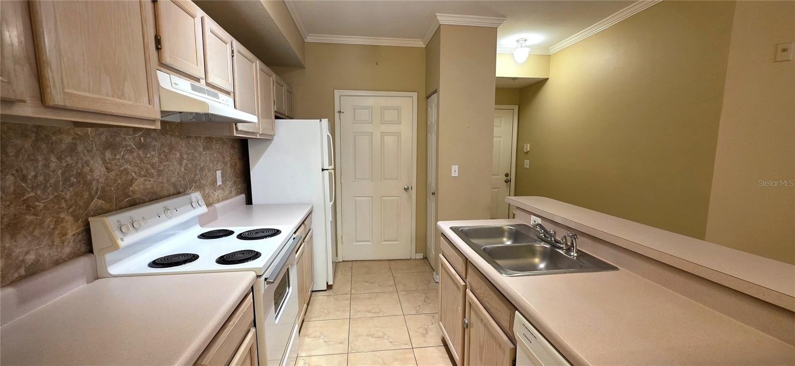 PINNACLE CARROLLWOOD - Residential Lease