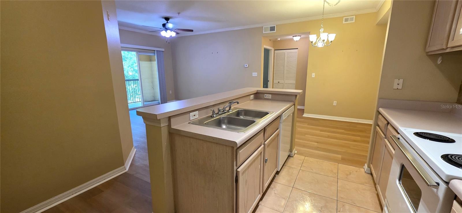PINNACLE CARROLLWOOD - Residential Lease