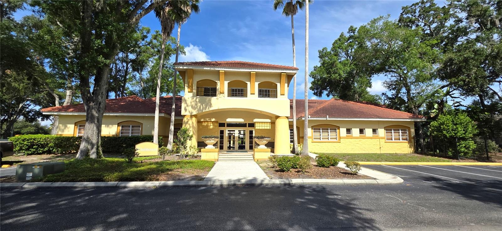 PINNACLE CARROLLWOOD - Residential Lease