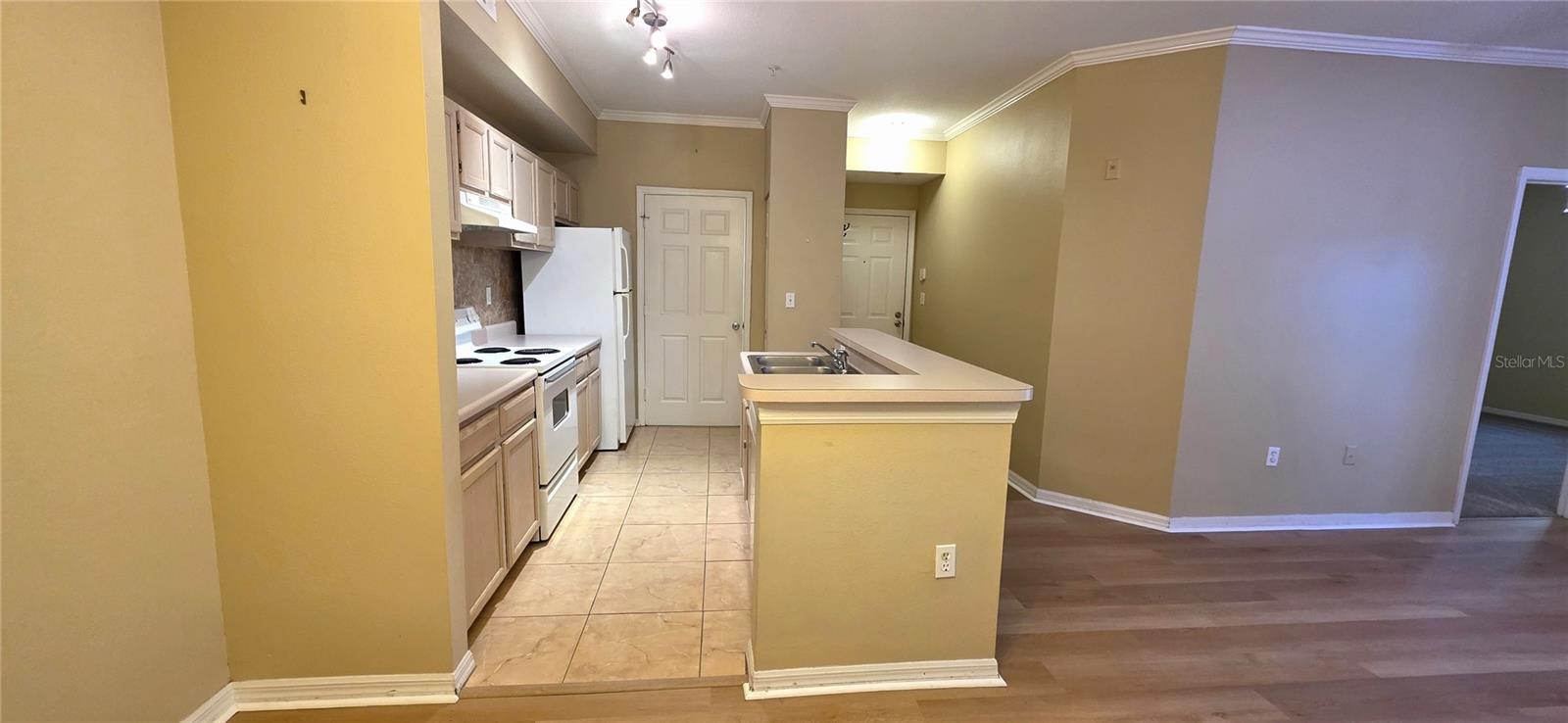 PINNACLE CARROLLWOOD - Residential Lease