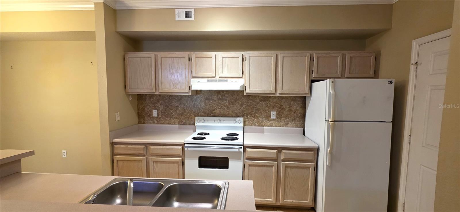 PINNACLE CARROLLWOOD - Residential Lease