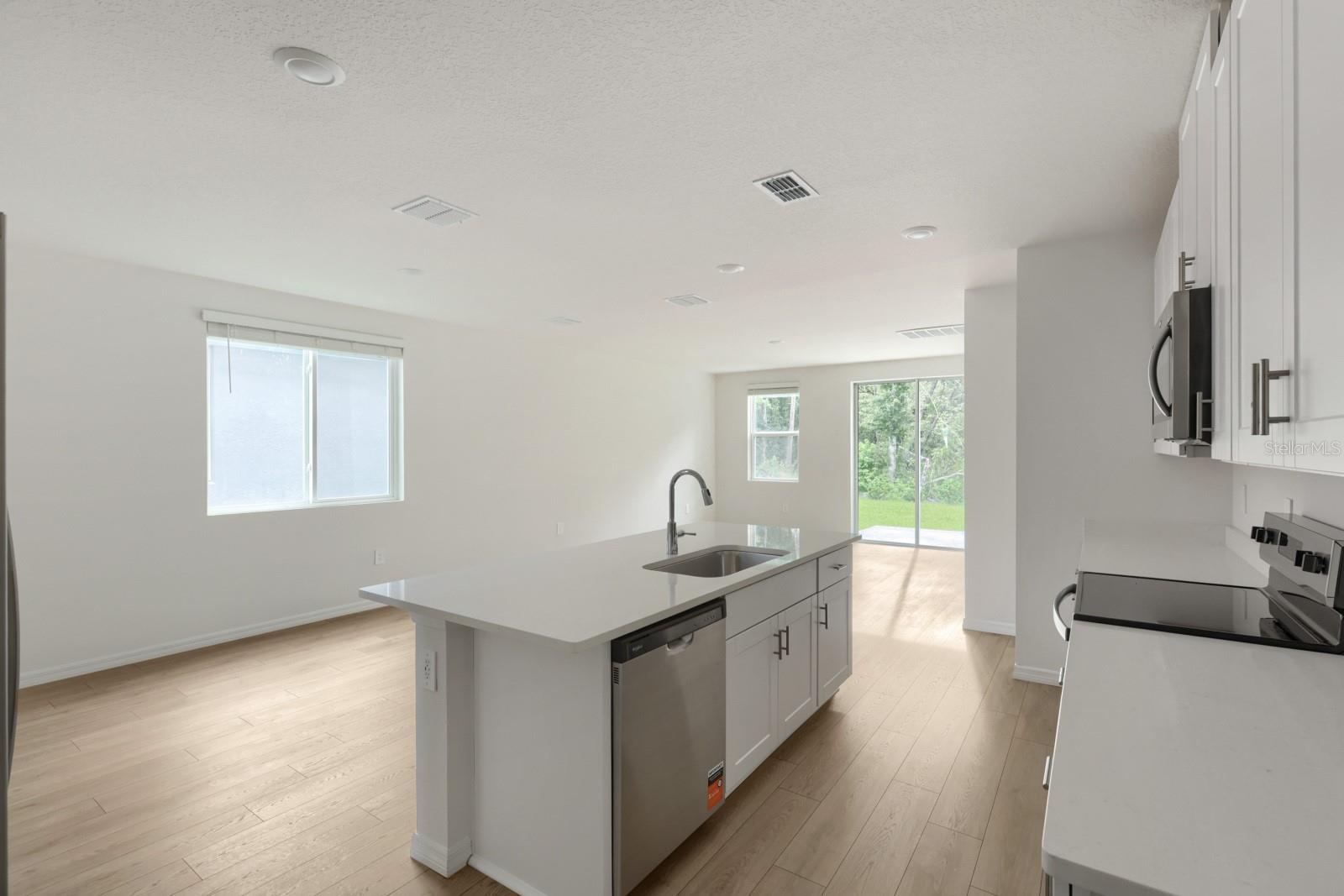 LEYLAND PRESERVE LOT 30 EASE DES IN ORB 4512 PG 79 - Residential