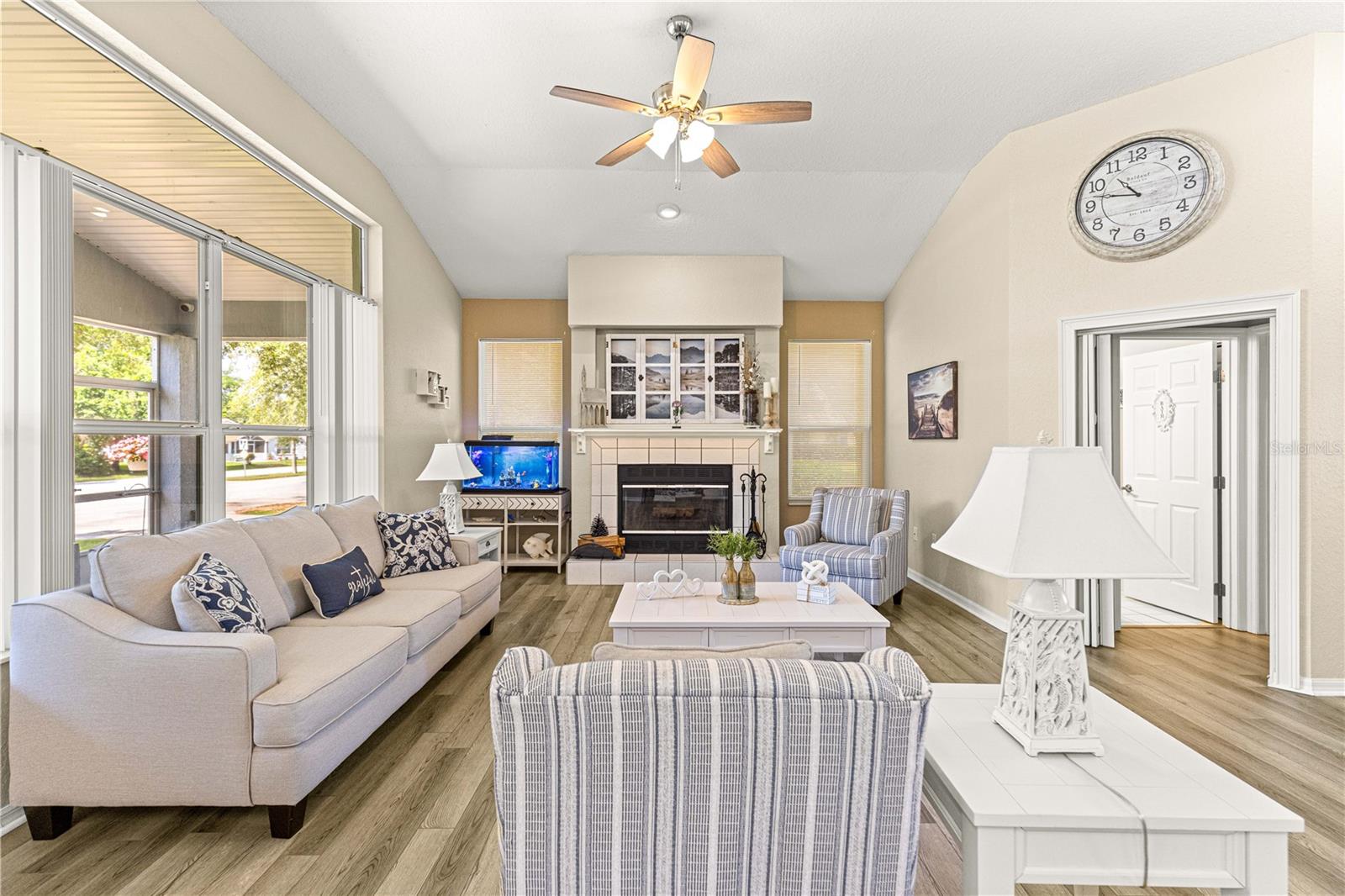 OAK RUN CRESCENT OAKS - Residential Lease