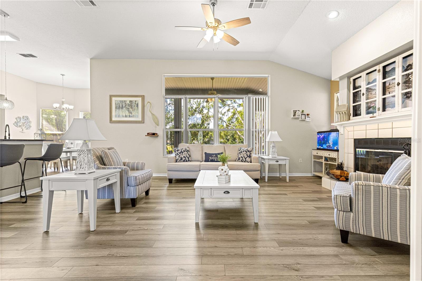 OAK RUN CRESCENT OAKS - Residential Lease