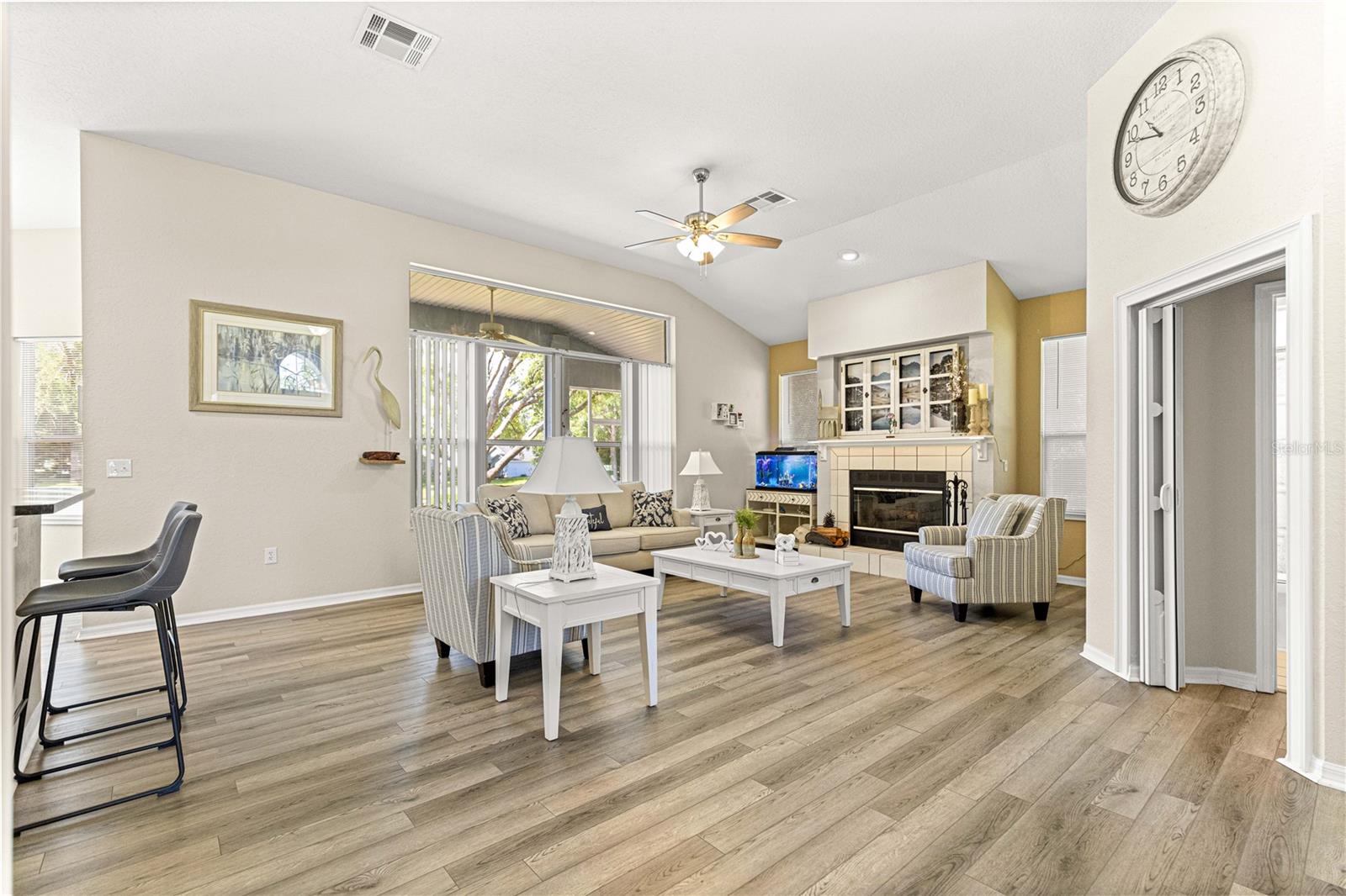 OAK RUN CRESCENT OAKS - Residential Lease