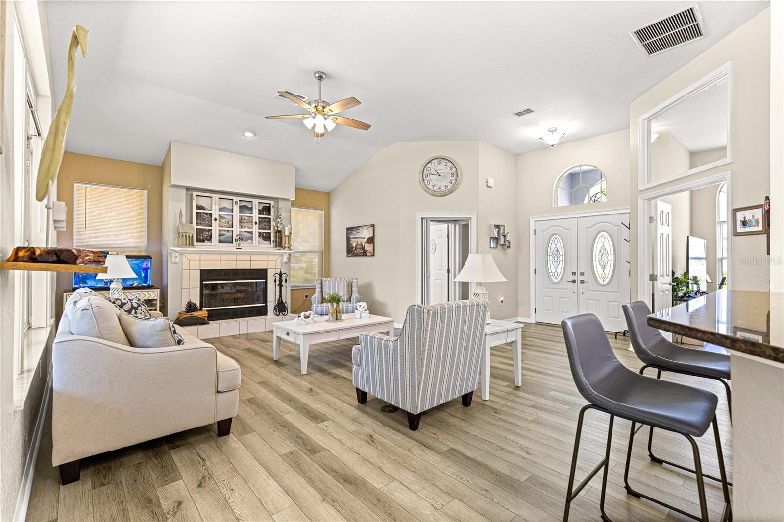 OAK RUN CRESCENT OAKS - Residential Lease