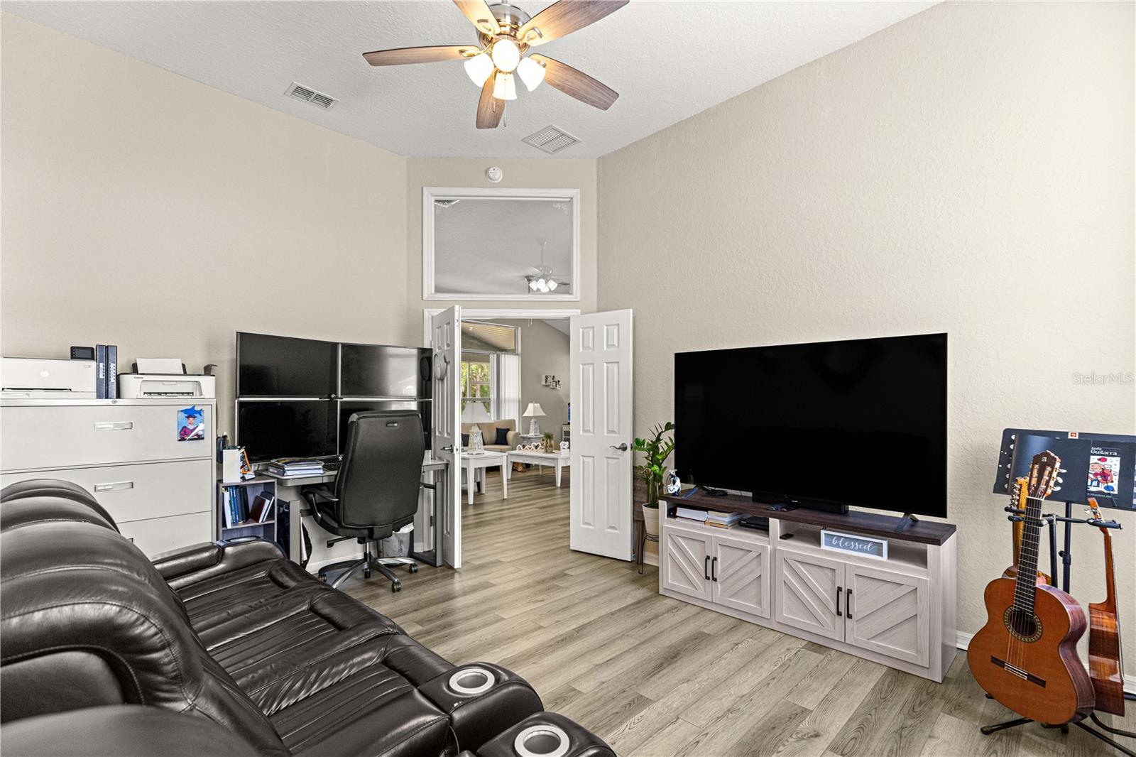 OAK RUN CRESCENT OAKS - Residential Lease