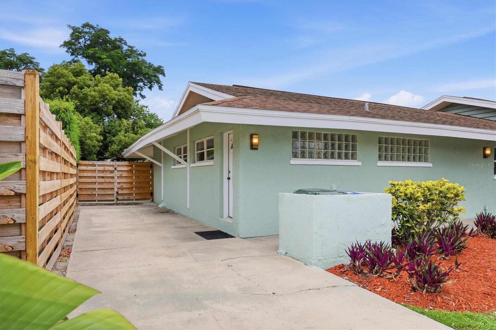 SOUTH GATE - Residential