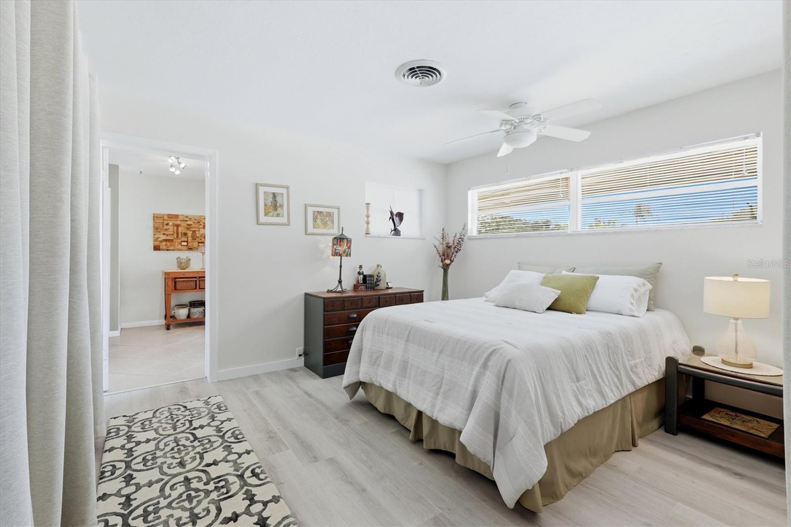 SOUTH GATE - Residential
