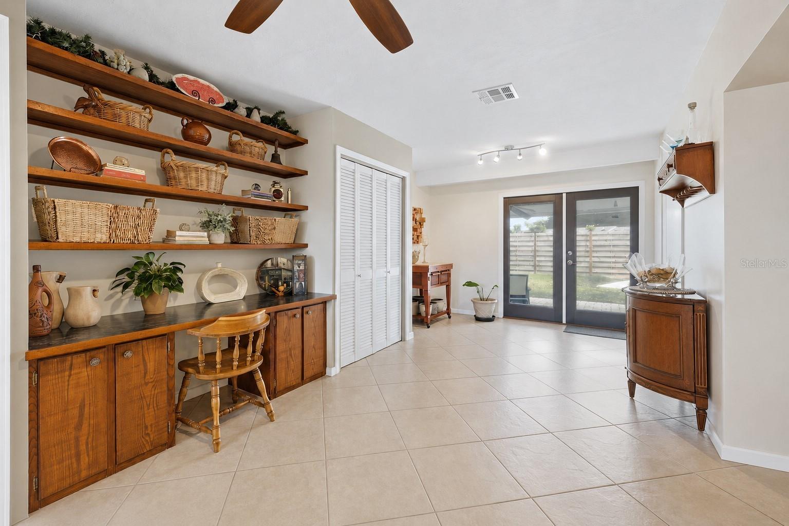 SOUTH GATE - Residential