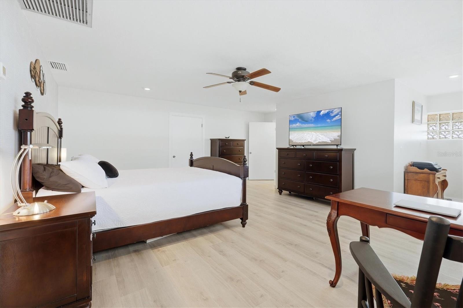 SOUTH GATE - Residential