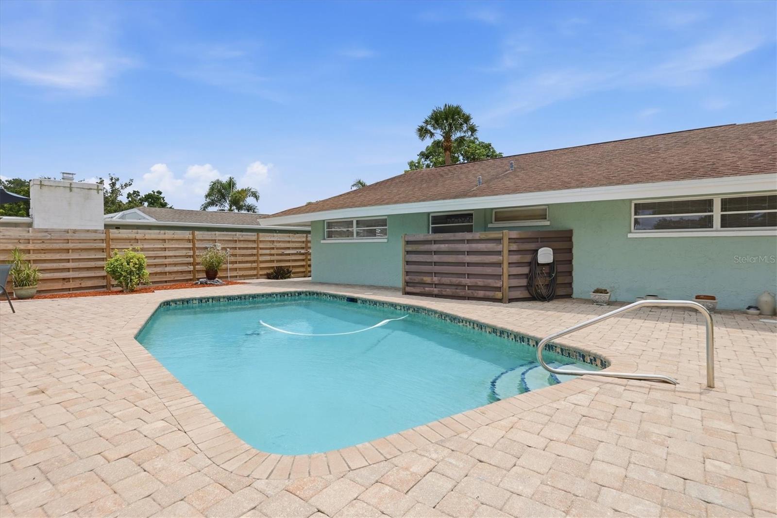 SOUTH GATE - Residential