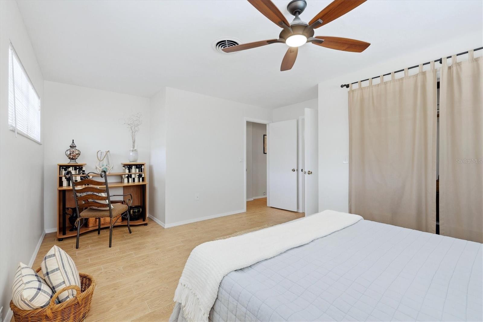 SOUTH GATE - Residential