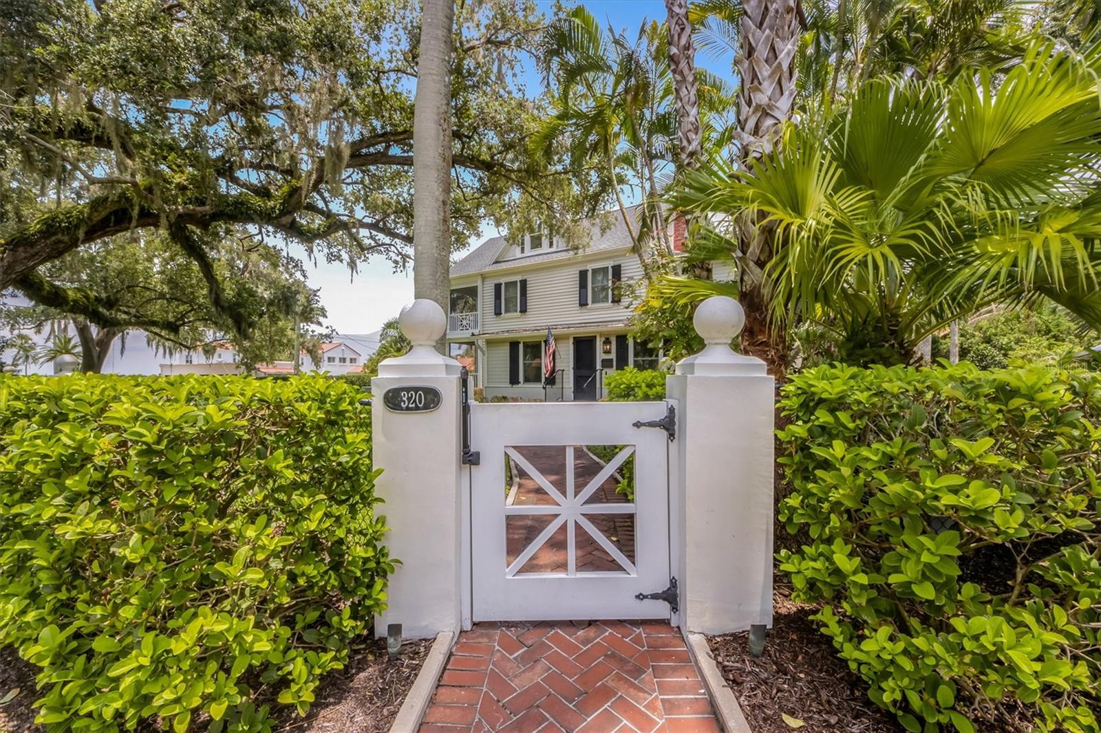 BRADEN COURT - Residential