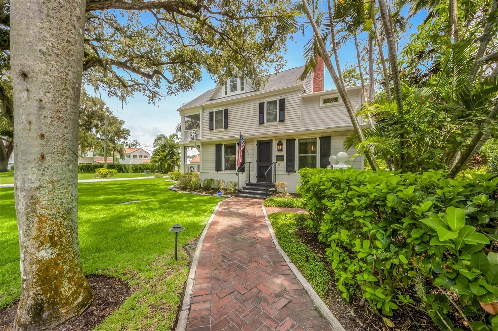 BRADEN COURT - Residential