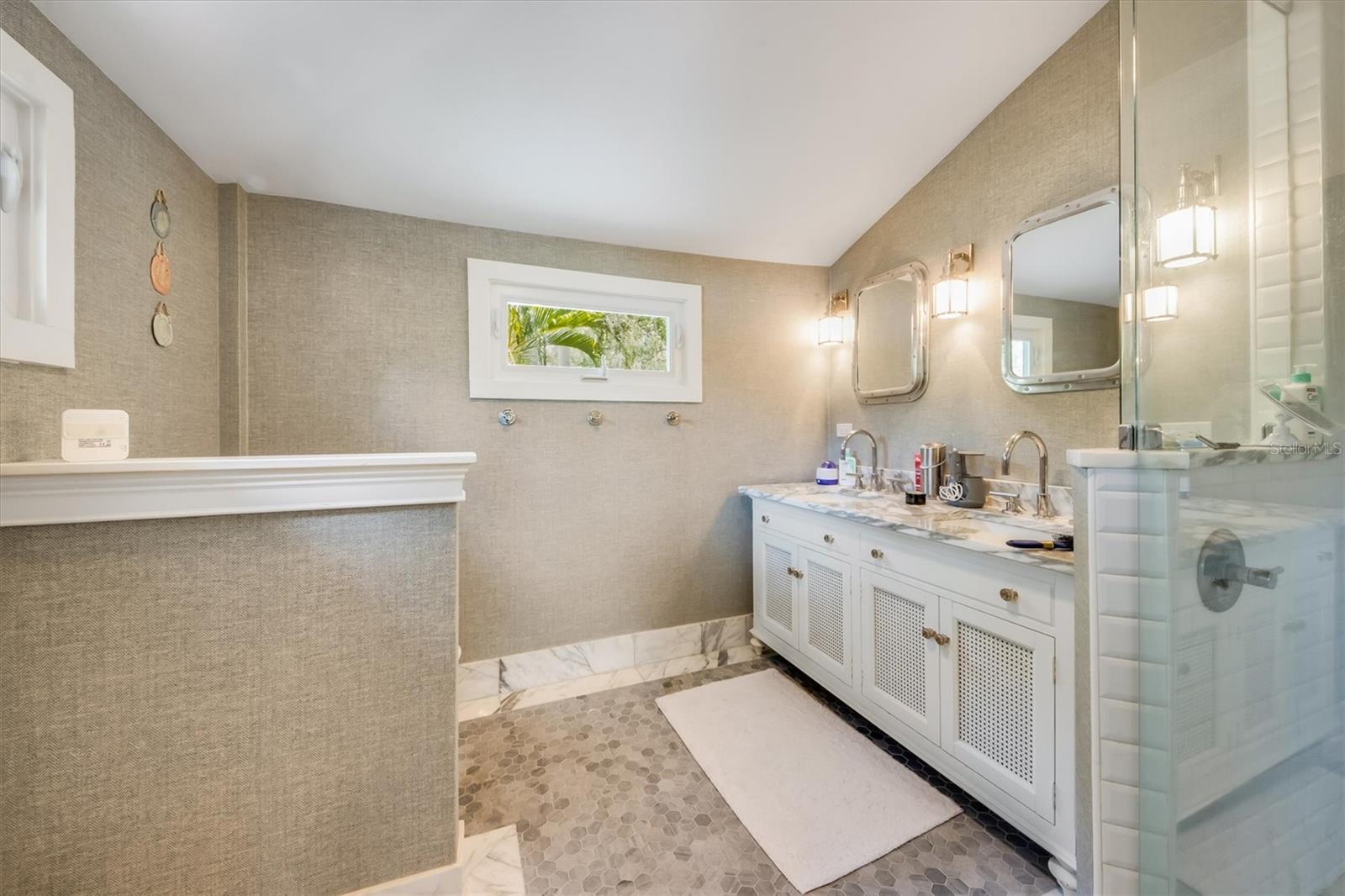 BRADEN COURT - Residential
