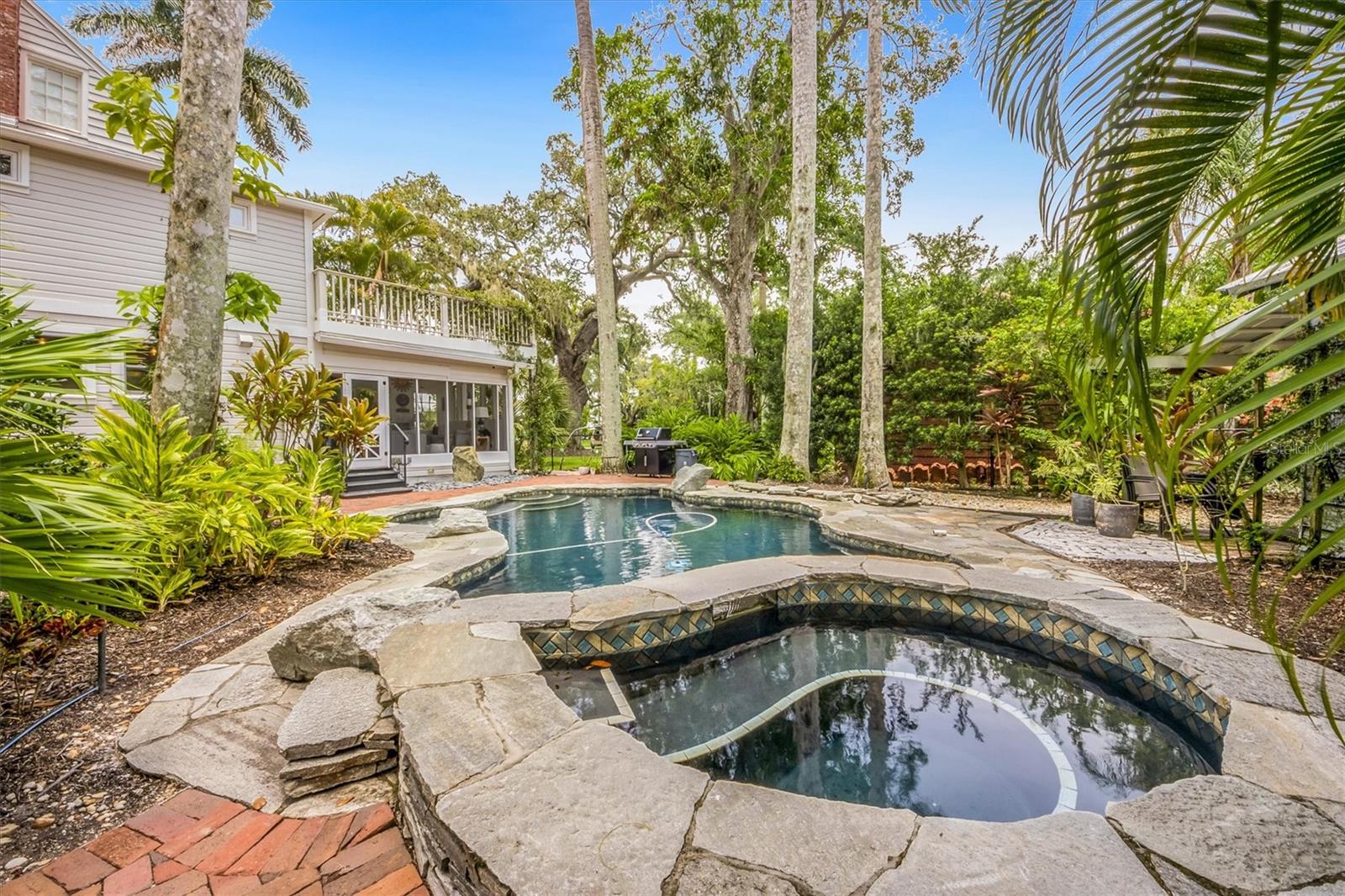 BRADEN COURT - Residential