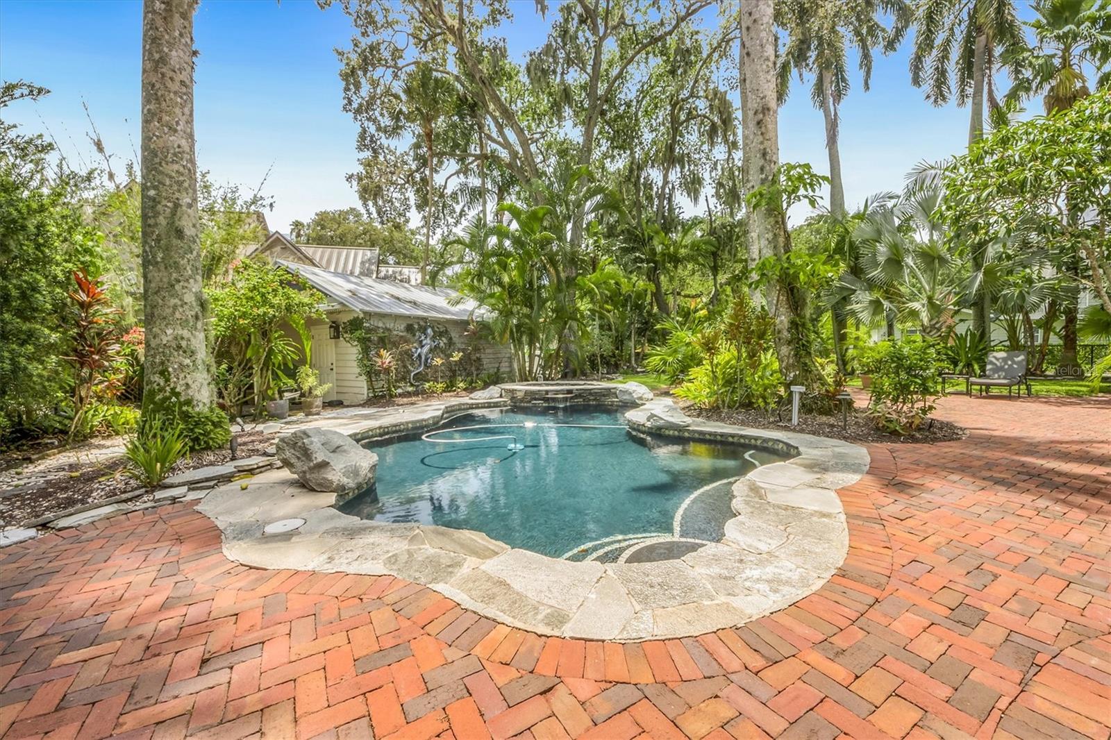 BRADEN COURT - Residential