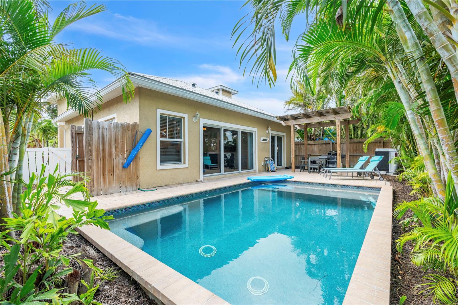 67TH COASTAL COTTAGES OR2448/1887 - Residential