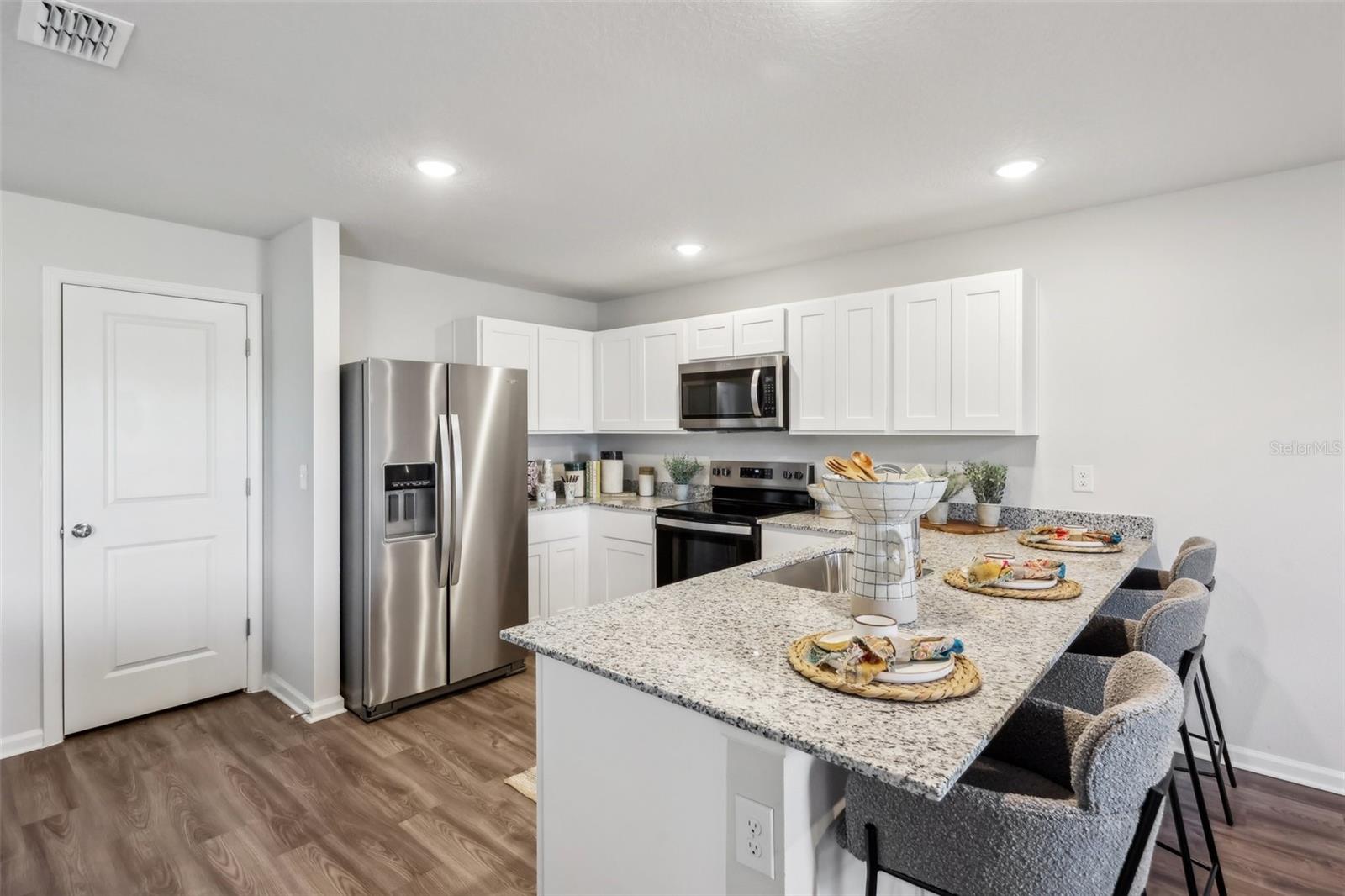 GRAND OAKS ON LAKE DAMON - Residential