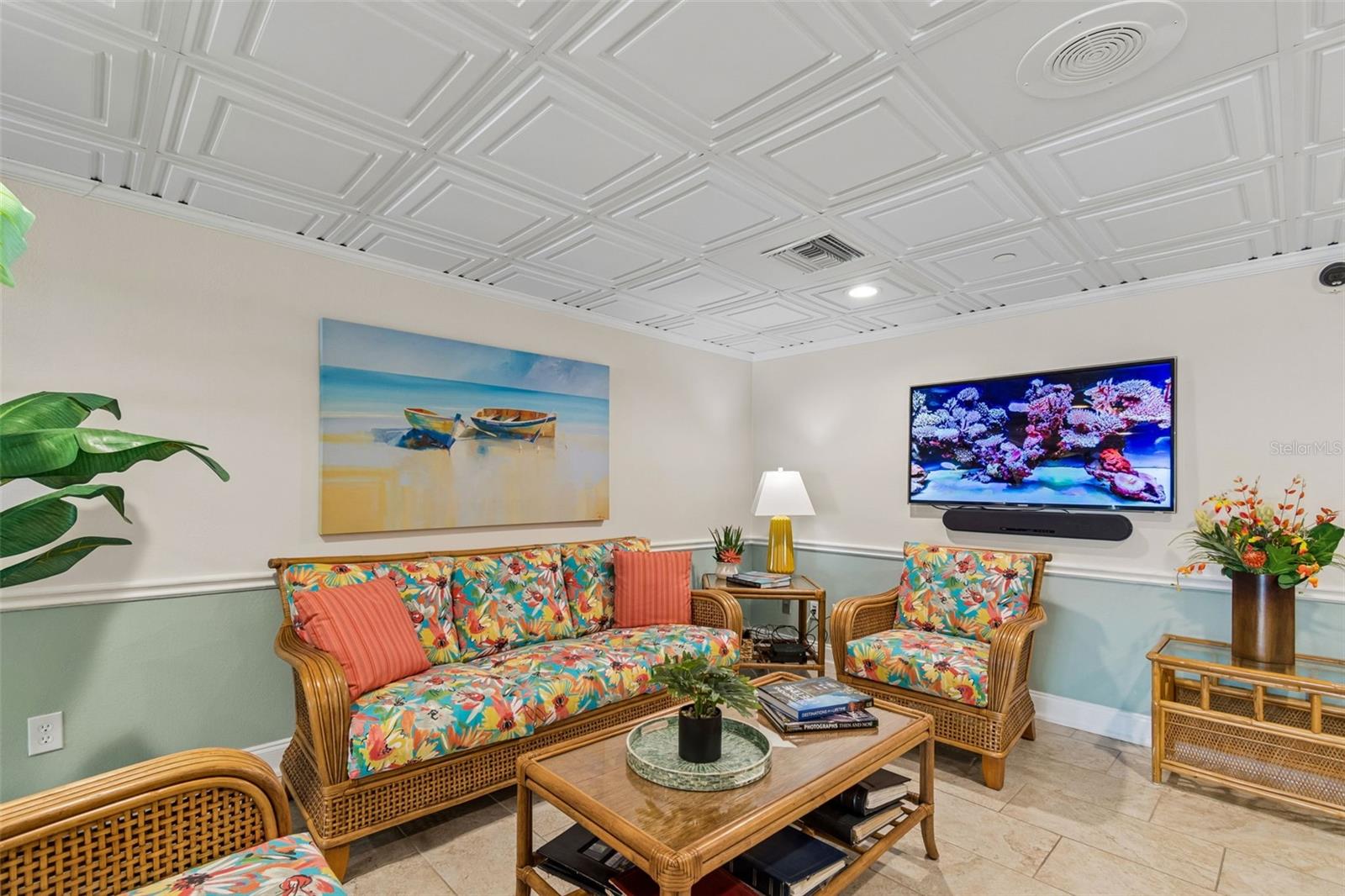 HARBOUR CLUB CONDO 3 - Residential