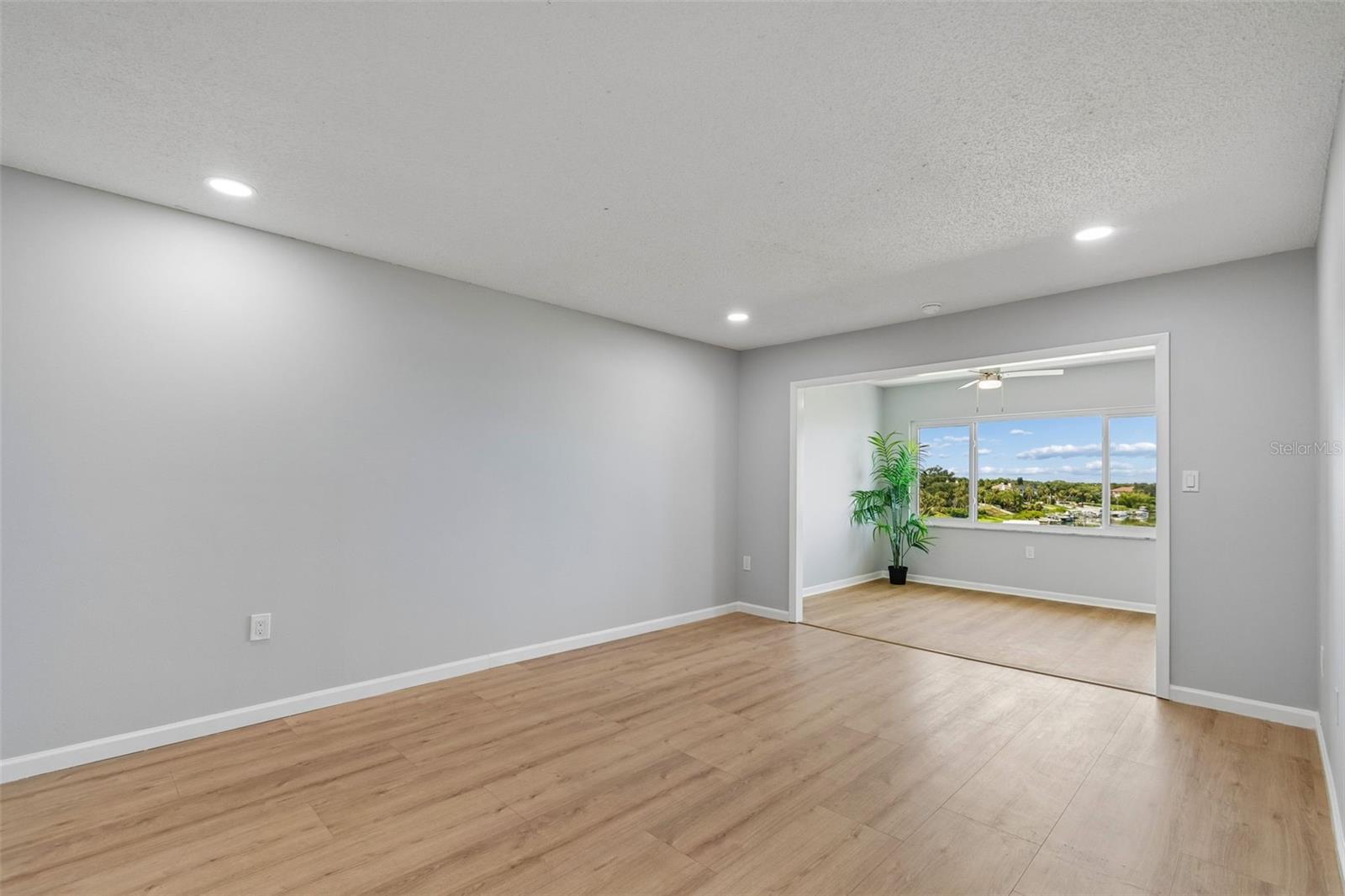 HARBOUR CLUB CONDO 3 - Residential