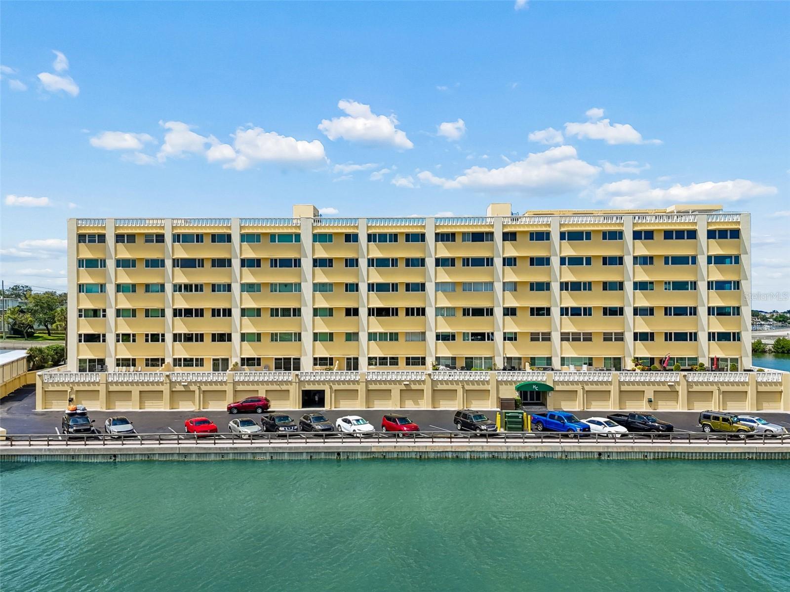 HARBOUR CLUB CONDO 3 - Residential