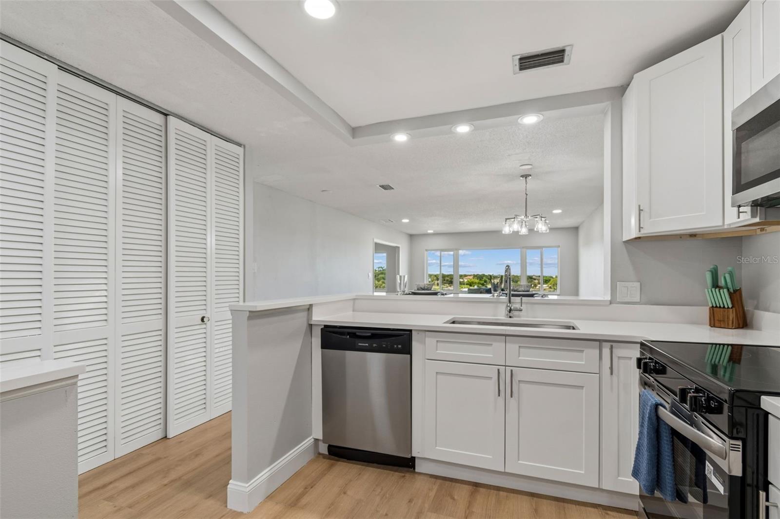 HARBOUR CLUB CONDO 3 - Residential