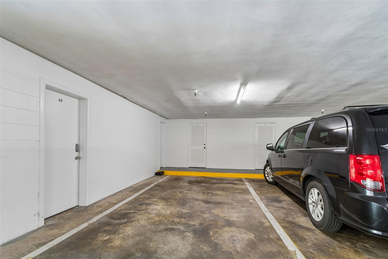 HARBOUR CLUB CONDO 3 - Residential