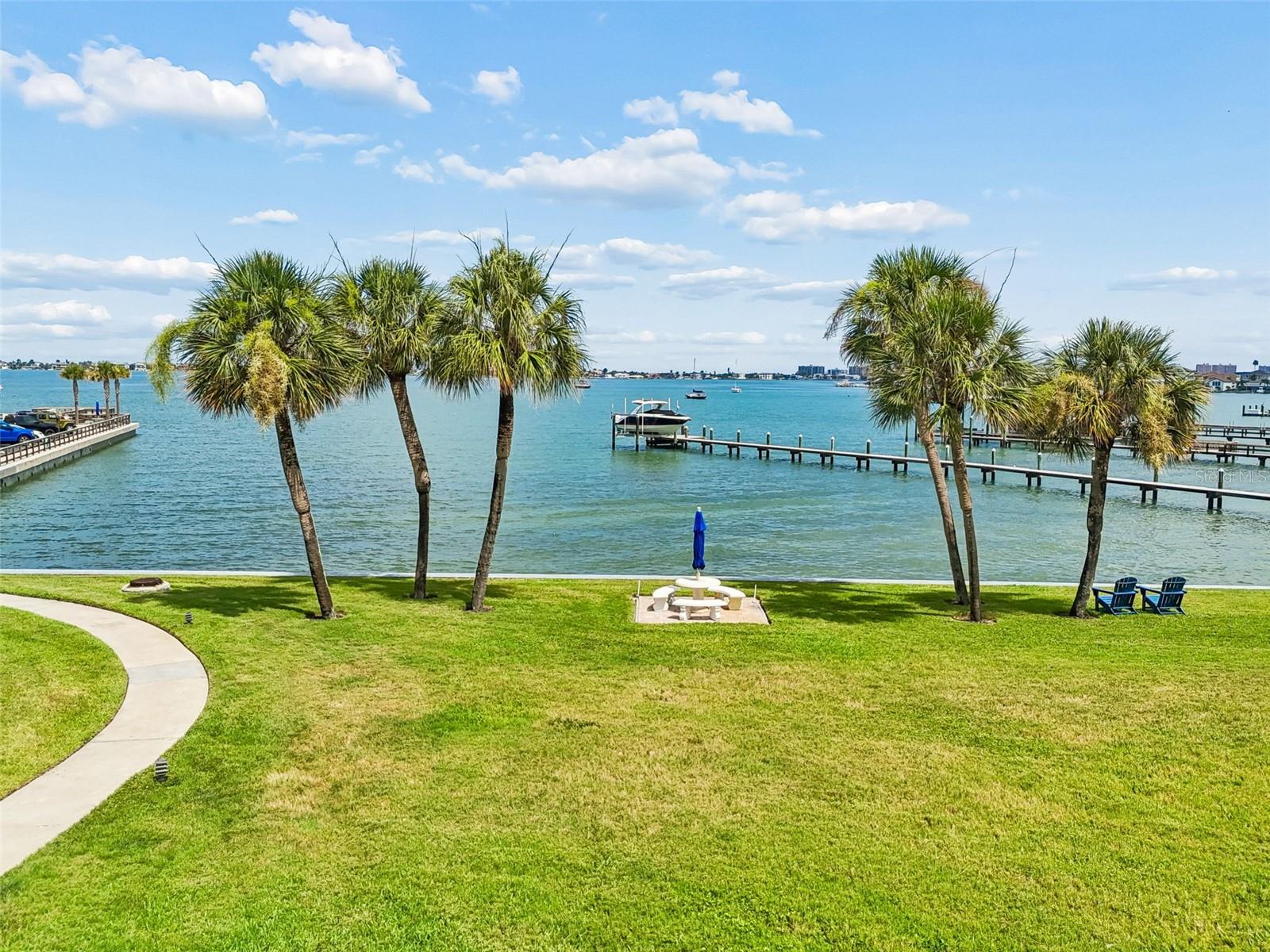 HARBOUR CLUB CONDO 3 - Residential
