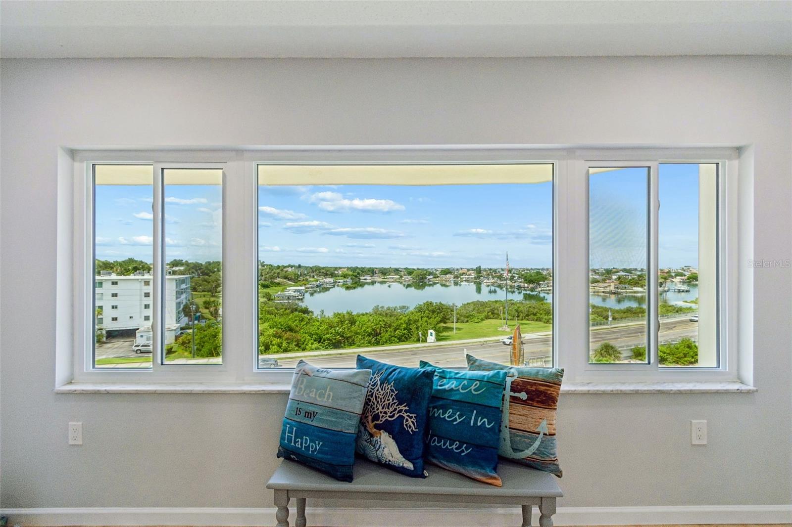 HARBOUR CLUB CONDO 3 - Residential