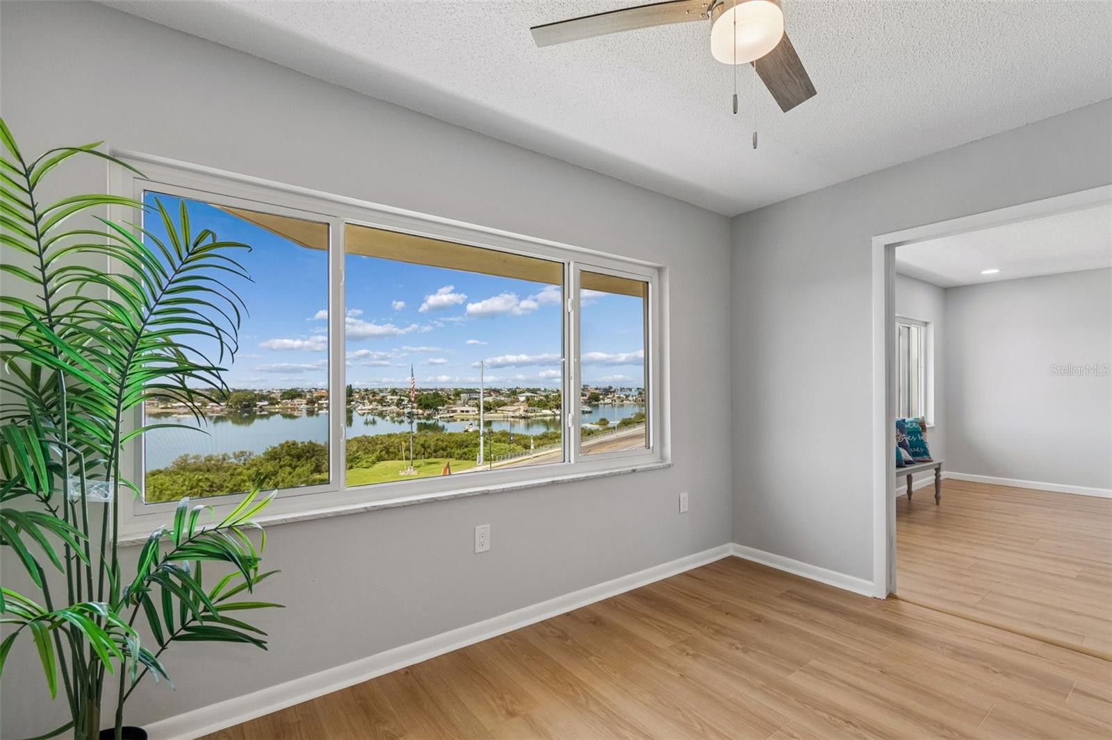 HARBOUR CLUB CONDO 3 - Residential