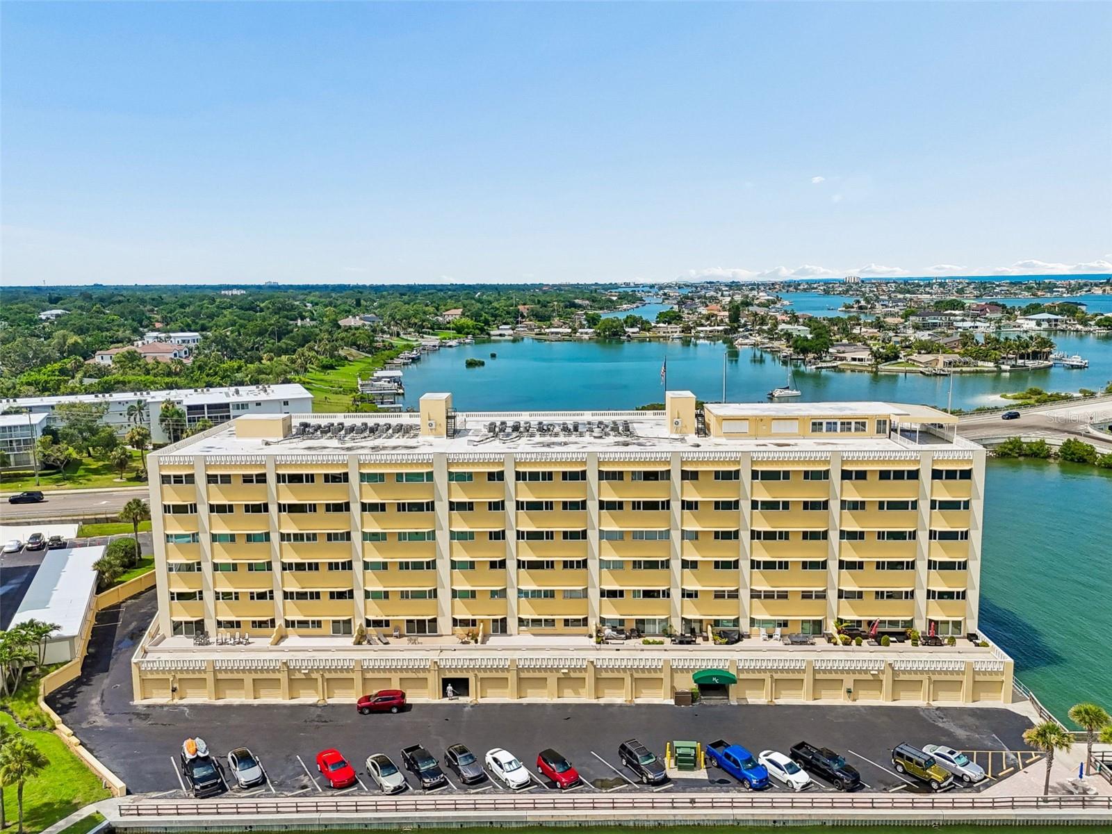 HARBOUR CLUB CONDO 3 - Residential