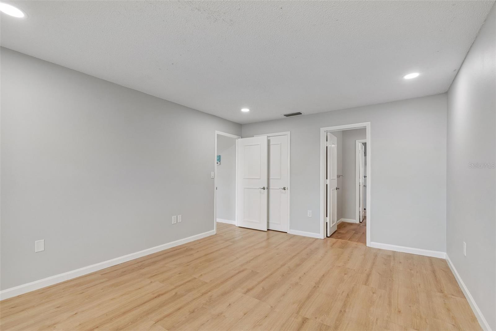 HARBOUR CLUB CONDO 3 - Residential