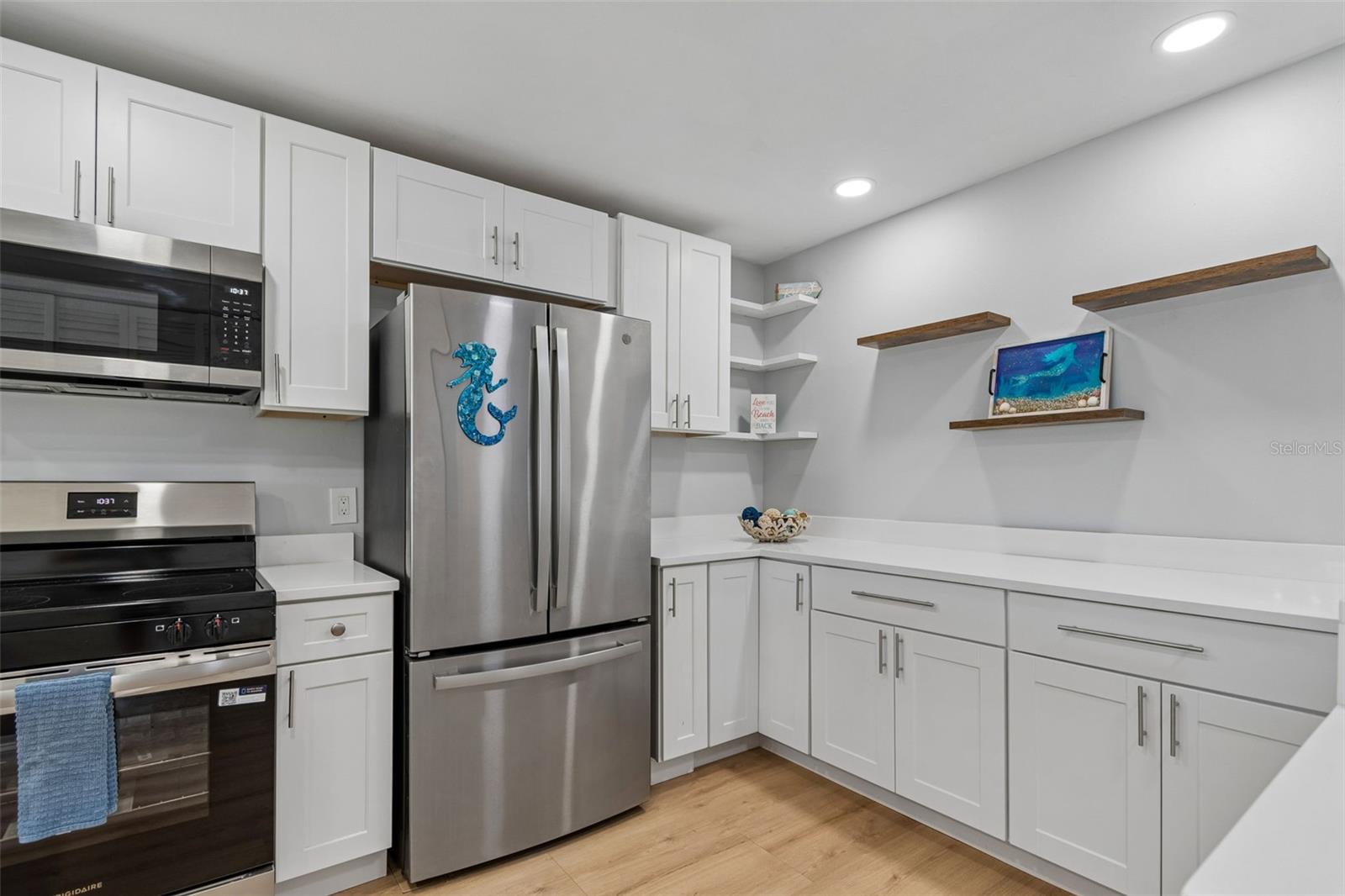 HARBOUR CLUB CONDO 3 - Residential