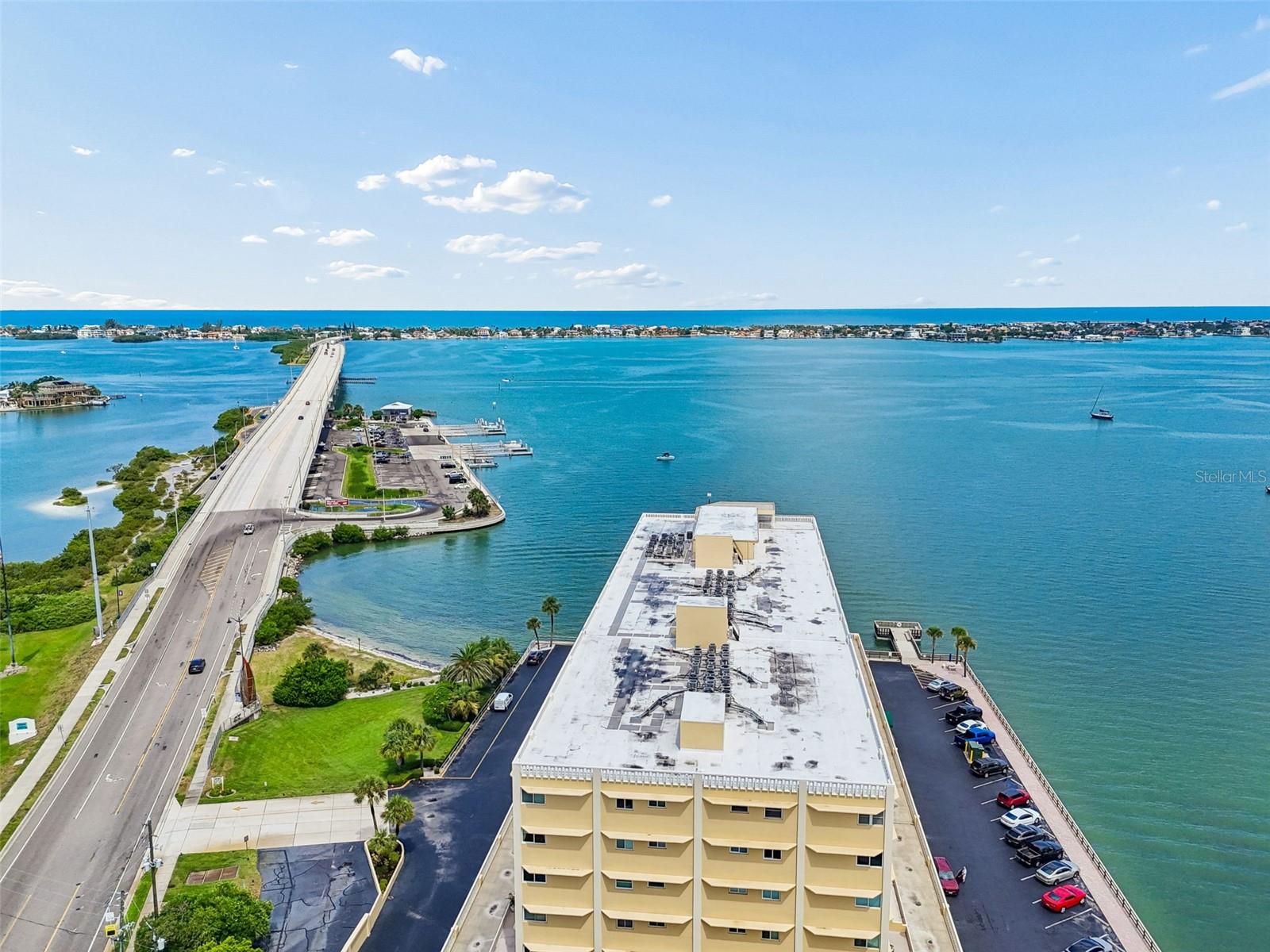 HARBOUR CLUB CONDO 3 - Residential