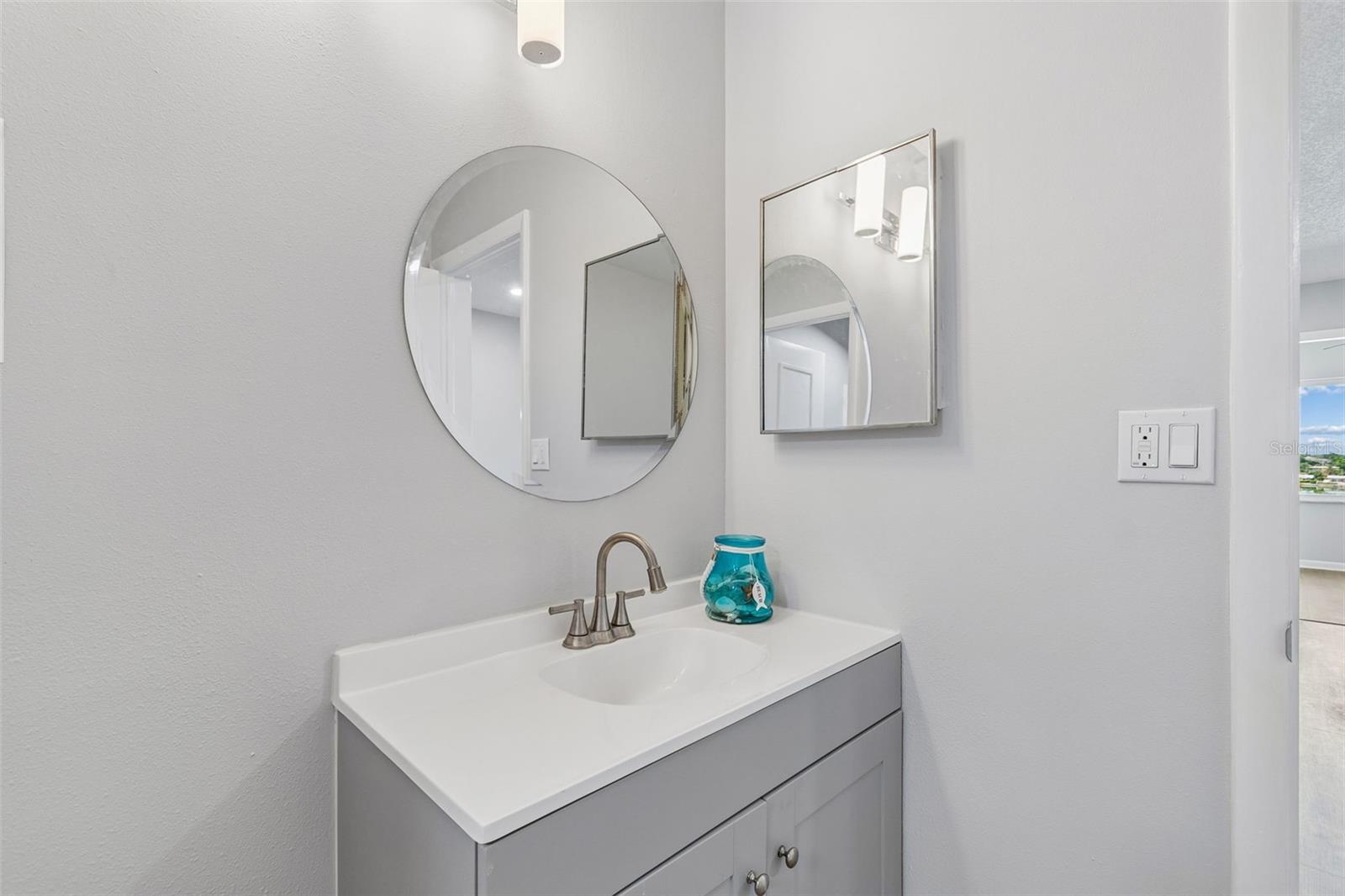 HARBOUR CLUB CONDO 3 - Residential