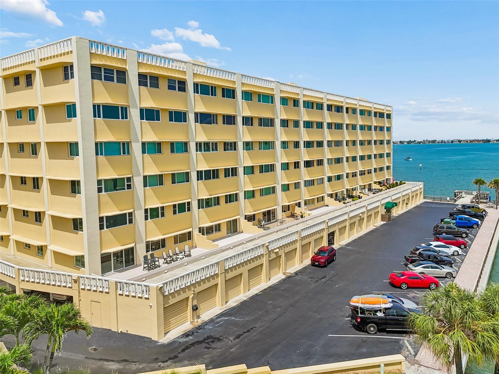 HARBOUR CLUB CONDO 3 - Residential
