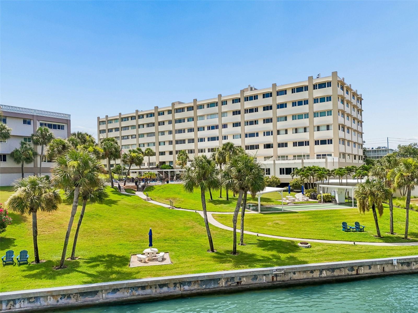 HARBOUR CLUB CONDO 3 - Residential