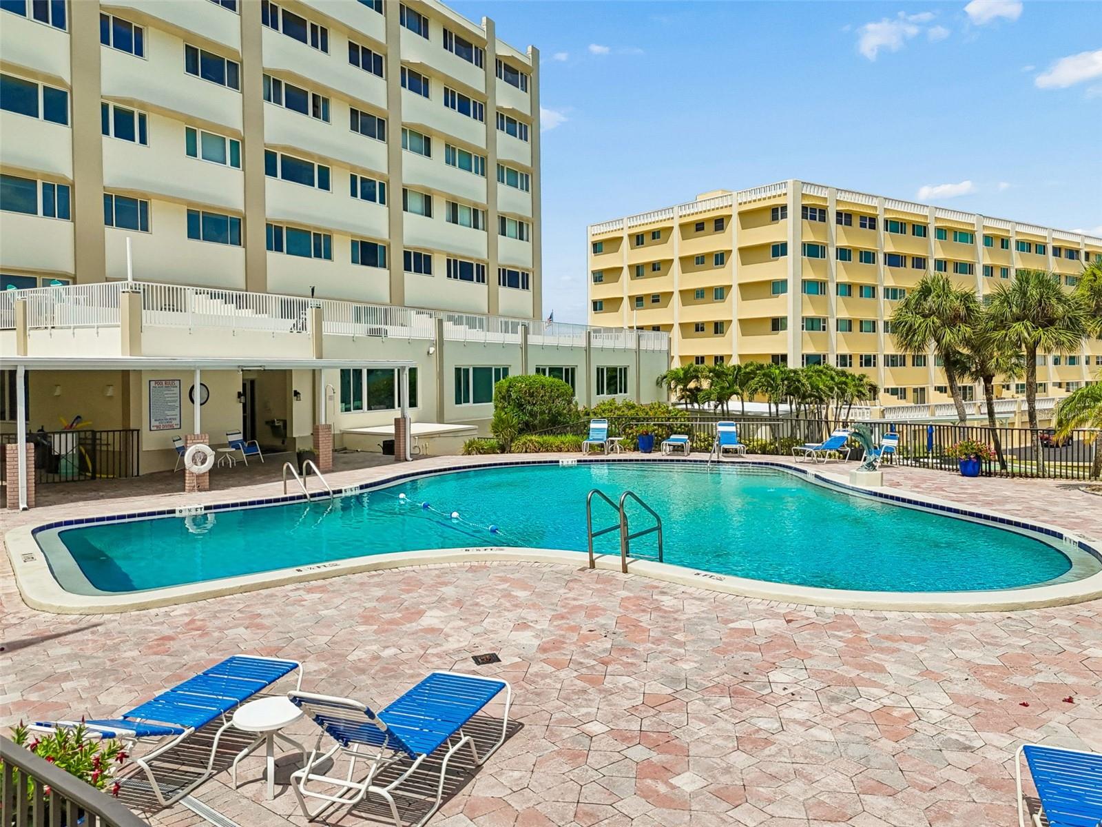 HARBOUR CLUB CONDO 3 - Residential