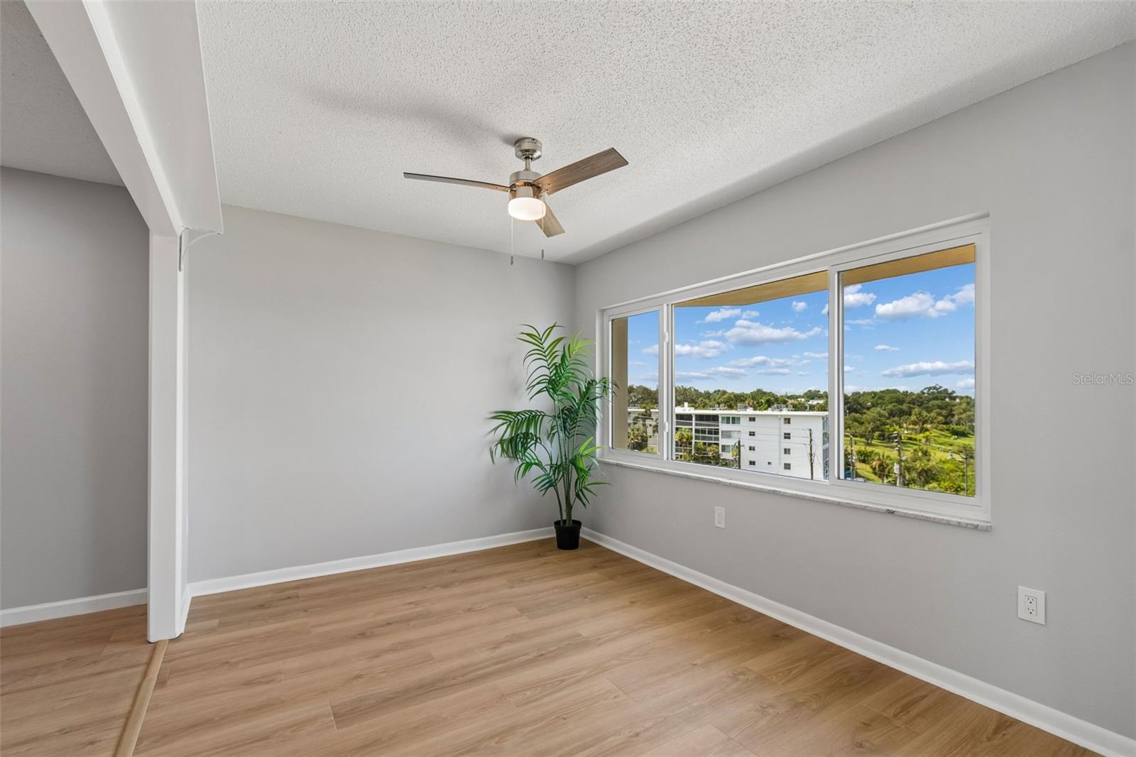 HARBOUR CLUB CONDO 3 - Residential