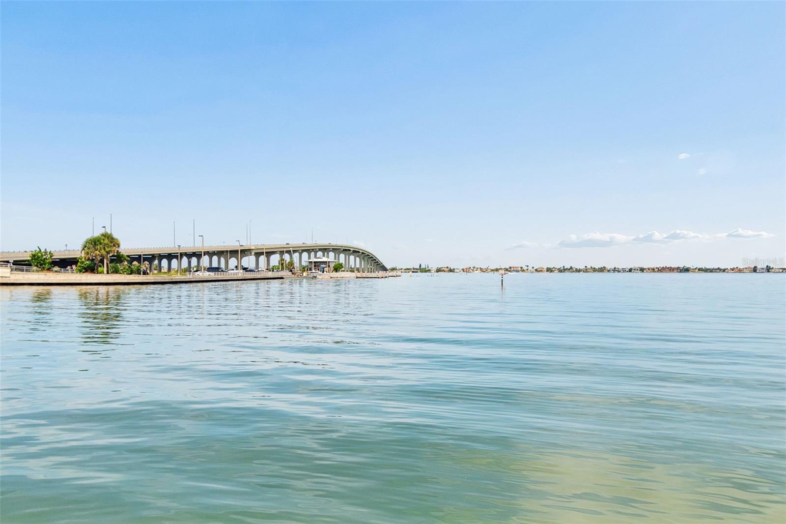 HARBOUR CLUB CONDO 3 - Residential