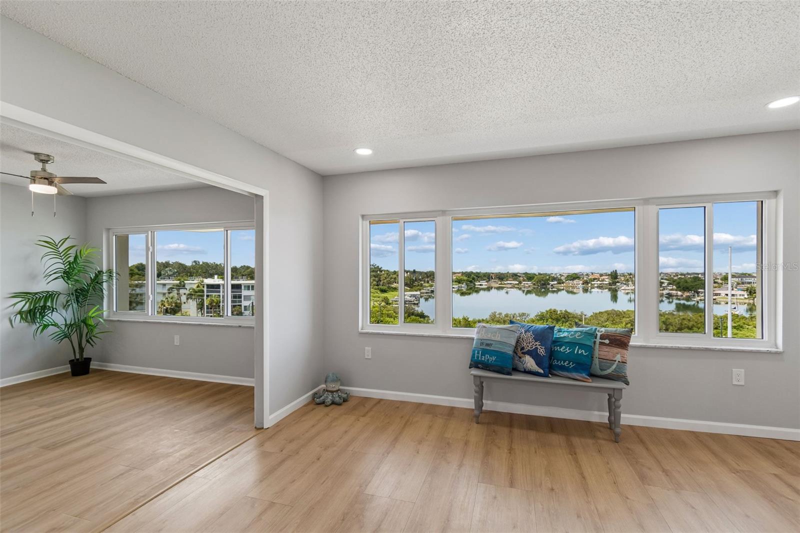 HARBOUR CLUB CONDO 3 - Residential