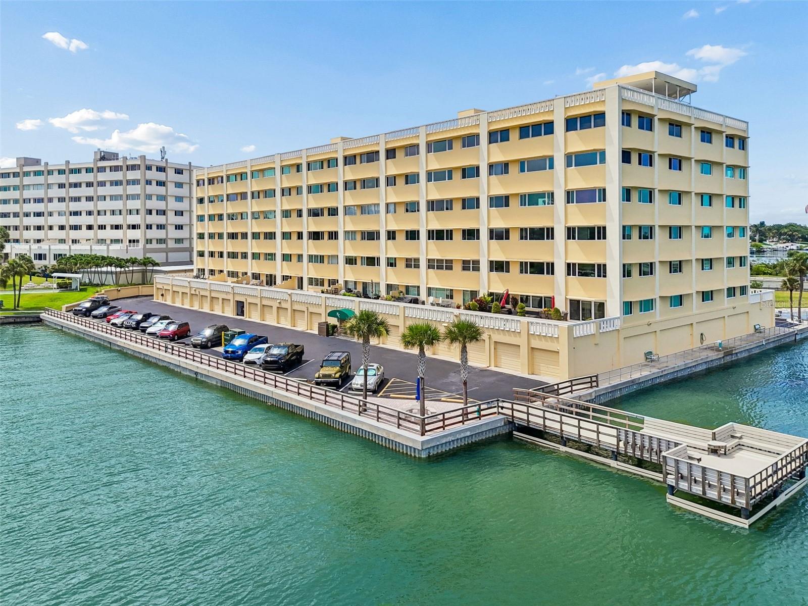 HARBOUR CLUB CONDO 3 - Residential