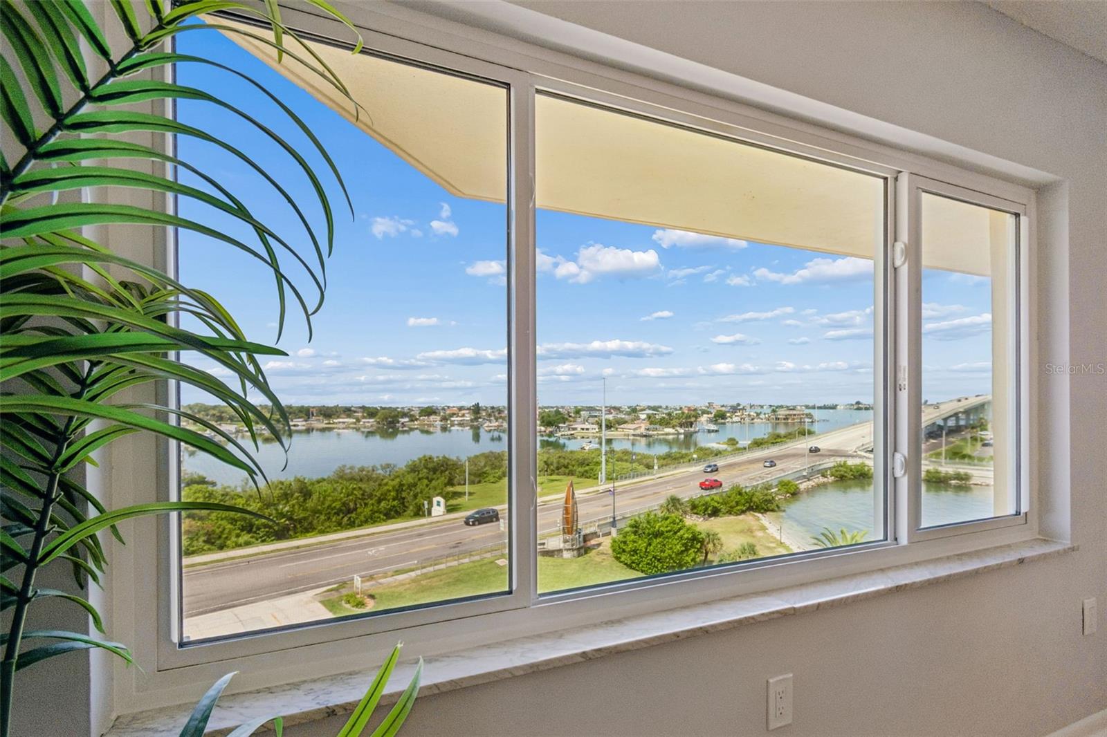 HARBOUR CLUB CONDO 3 - Residential