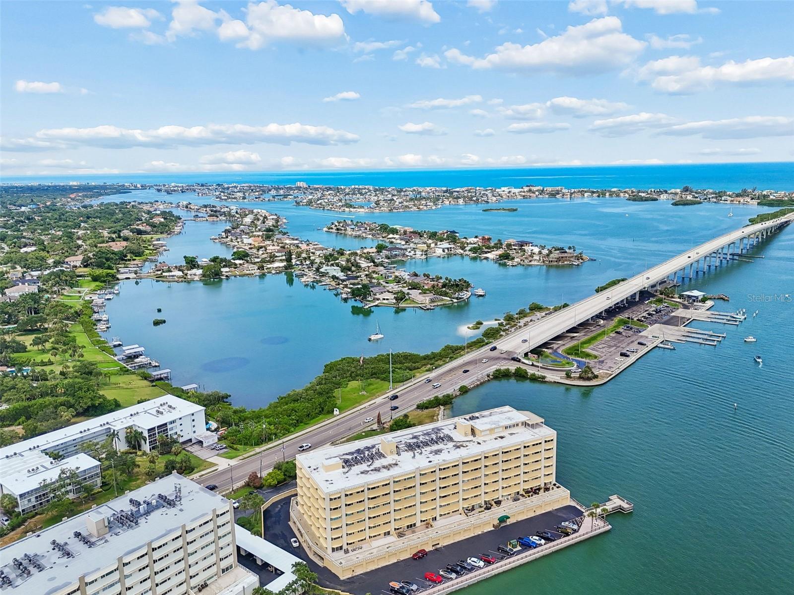 HARBOUR CLUB CONDO 3 - Residential
