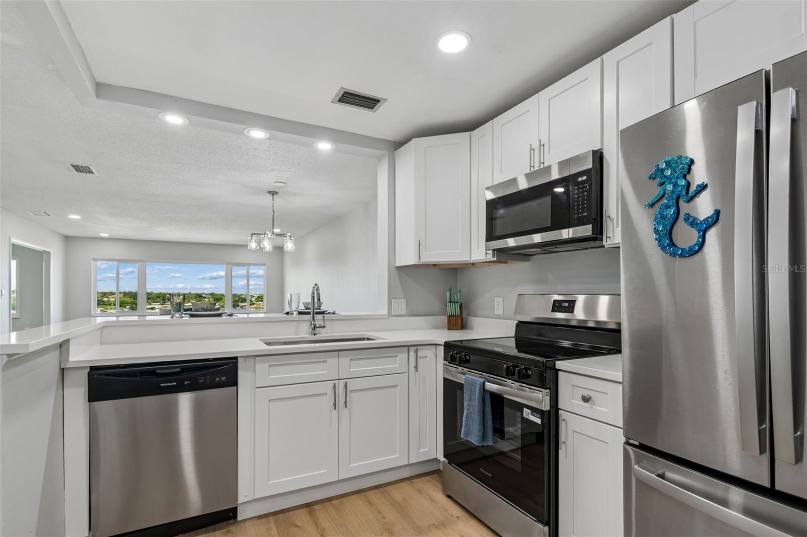 HARBOUR CLUB CONDO 3 - Residential