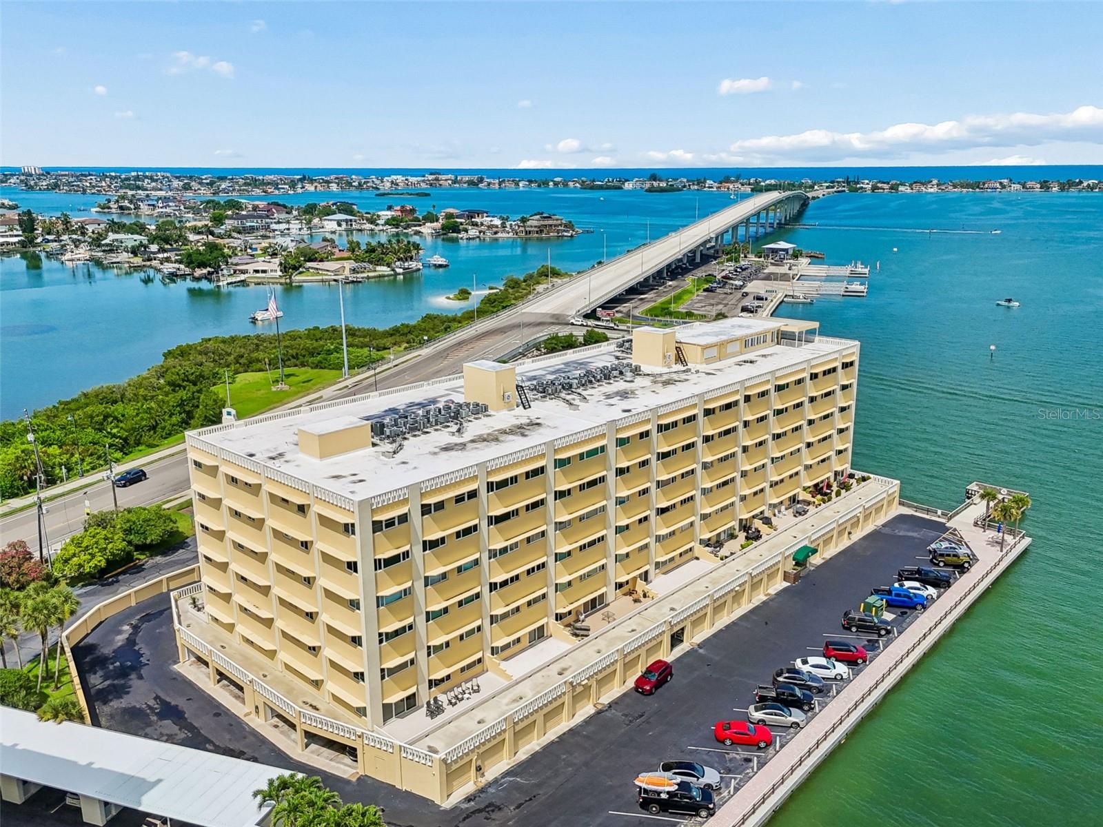 HARBOUR CLUB CONDO 3 - Residential