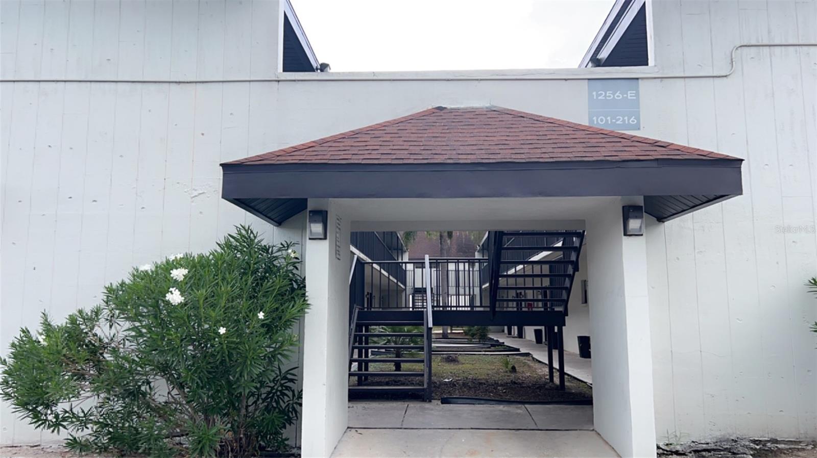 UNIVERSITY OAKWOODS III A CONDO - Residential Lease