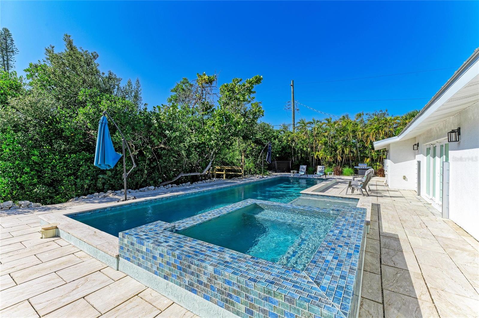 ISLAND CEDARS - Residential